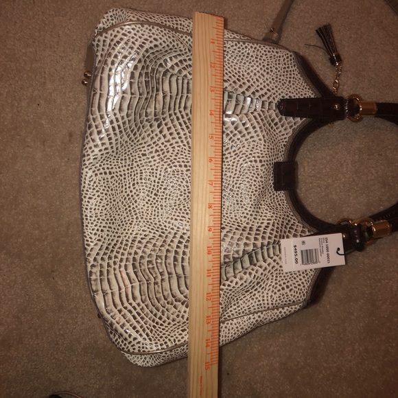 🌺AUTHENTIC 🌺ELISA RHODES HOBO BAG IN CREME🌺 - Picture 8 of 8